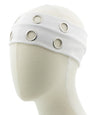 Haarband grote studs wit op een model hoofd