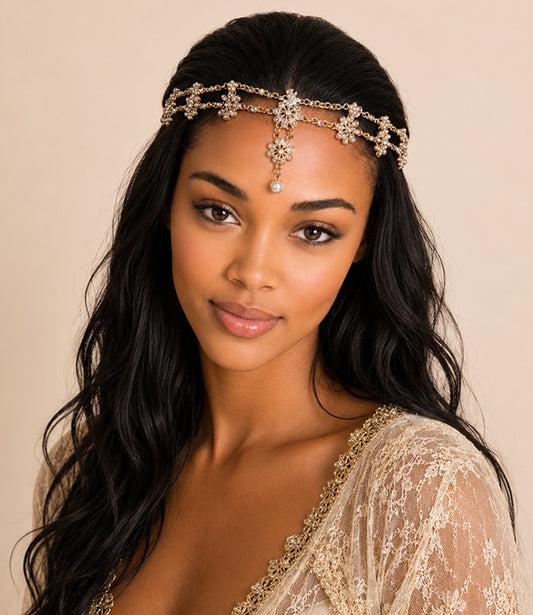 Model mer een Haarketting goudkleurig strass crème bloemen in het haar