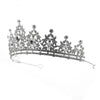 Zilverkleurige tiara met bloemetjes van steentjes van zijkant