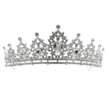 Zilverkleurige tiara met bloemetjes van steentjes van voeren